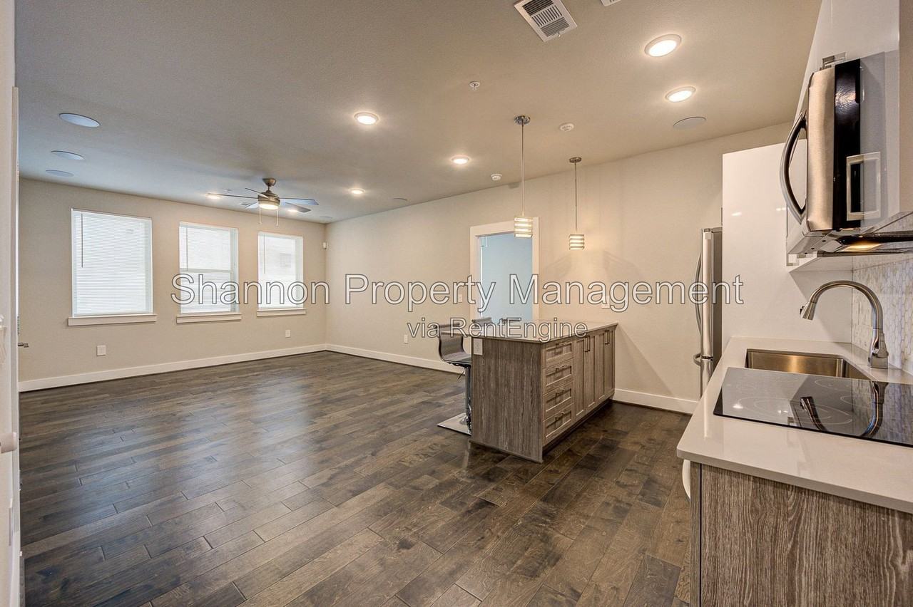 4819 Caroline St #104 - Photo 5 of 20