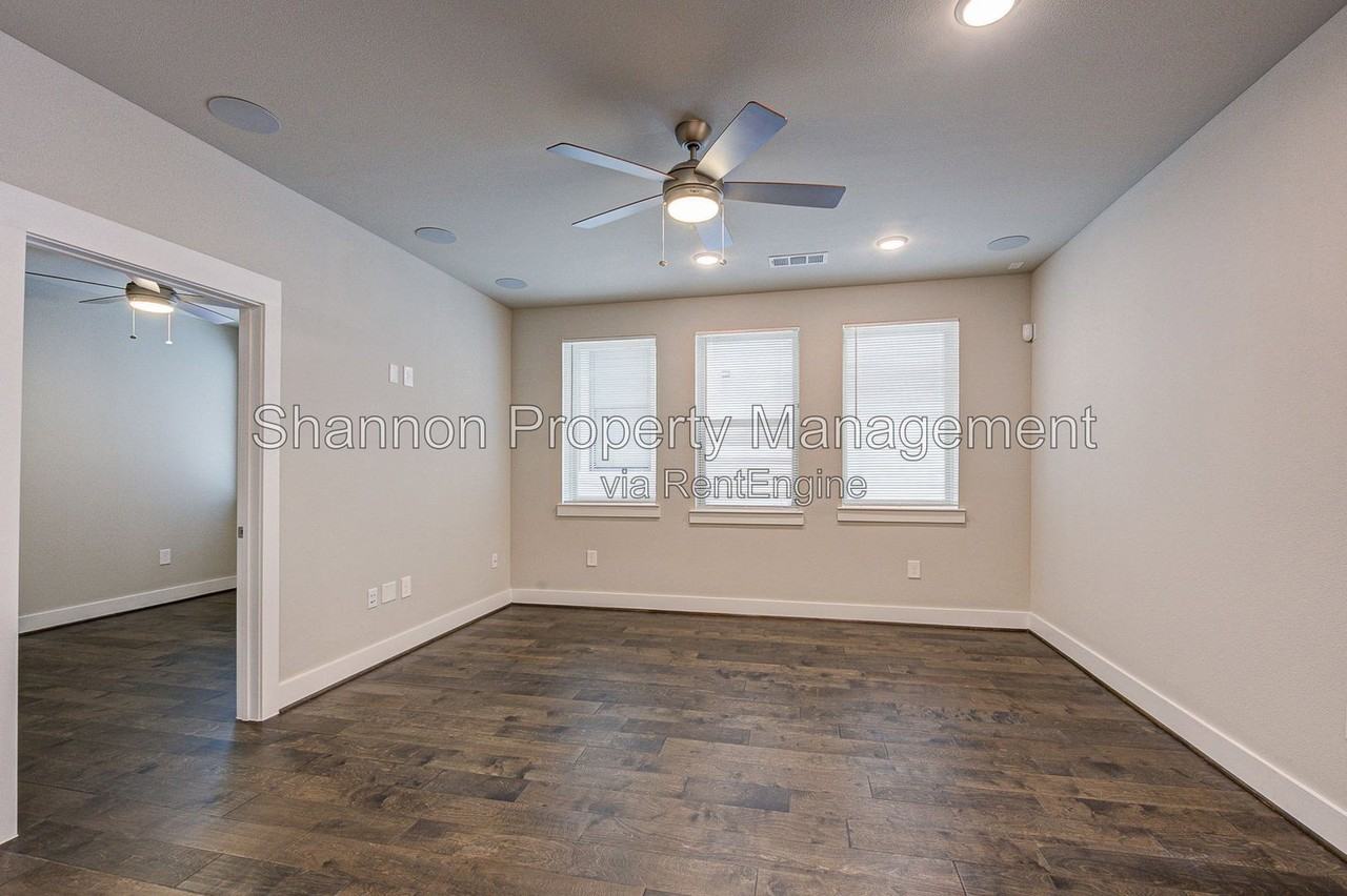 4819 Caroline St #104 - Photo 7 of 20