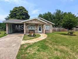 featured image of 104 Charleswood Ln