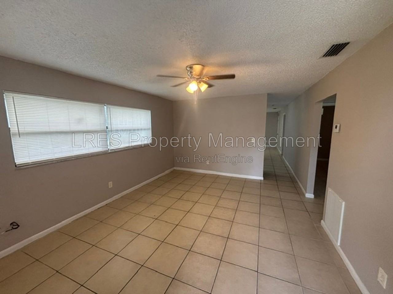 1020 S Bay Ave - Photo 5 of 25