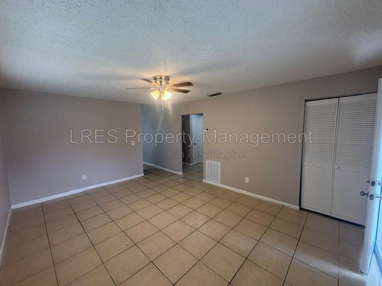 1020 S Bay Ave - Photo 6 of 25