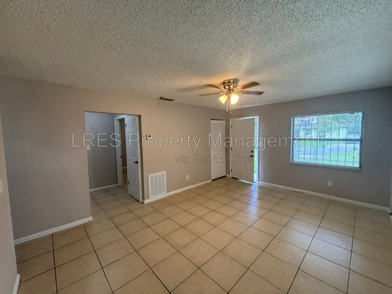 1020 S Bay Ave - Photo 7 of 25