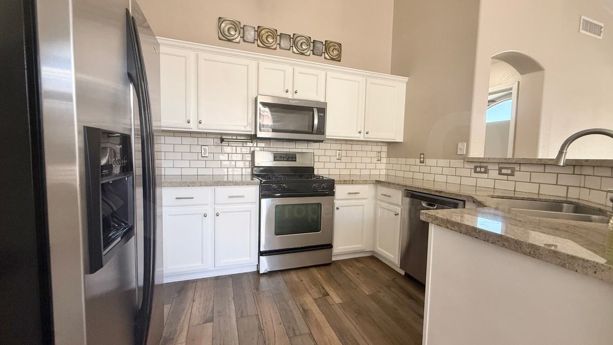 1292 W Morelos St - Photo 4 of 18