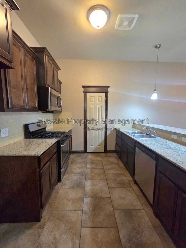 2209 Starwood Way - Photo 7 of 16