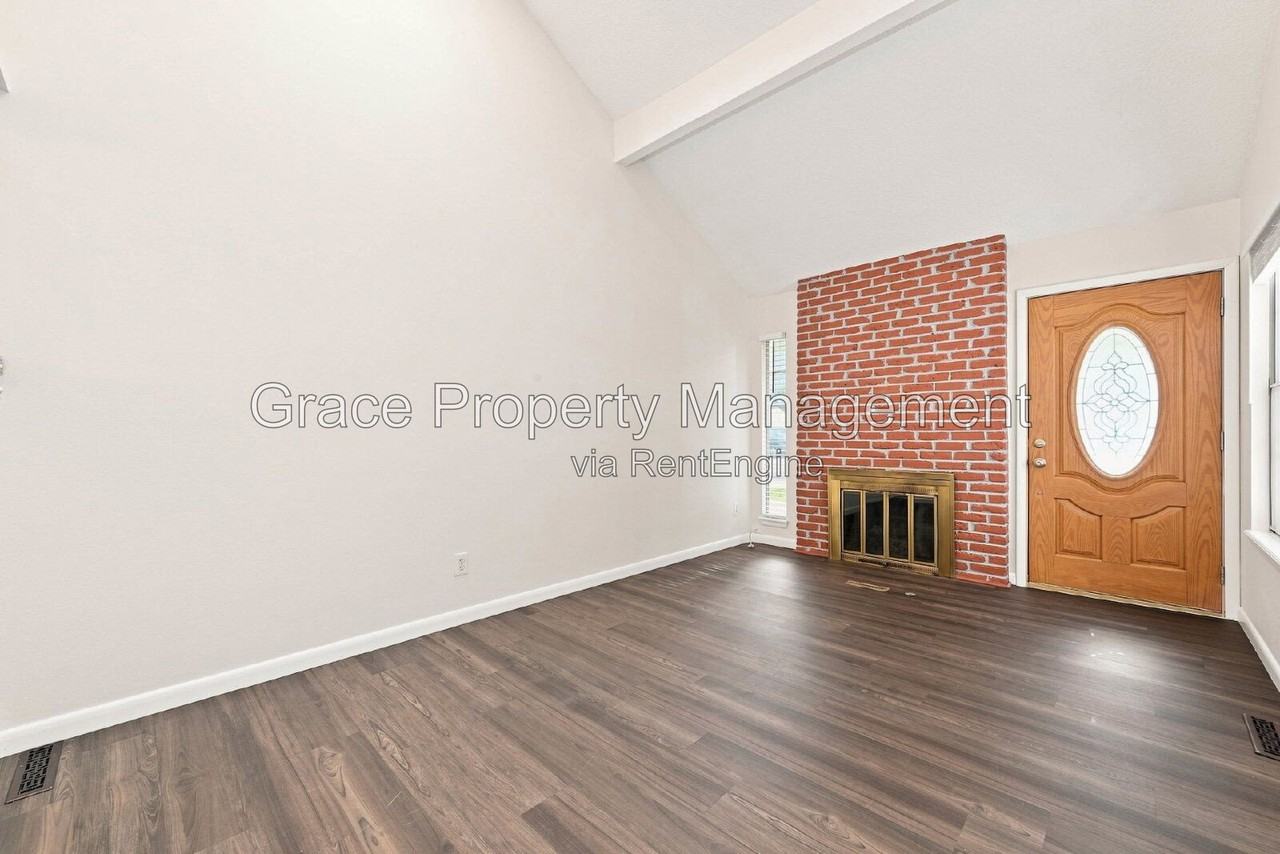 2881 W Long Dr #B - Photo 3 of 24