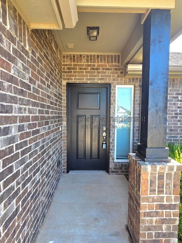 2202 Ailsa Rd - Photo 6 of 13