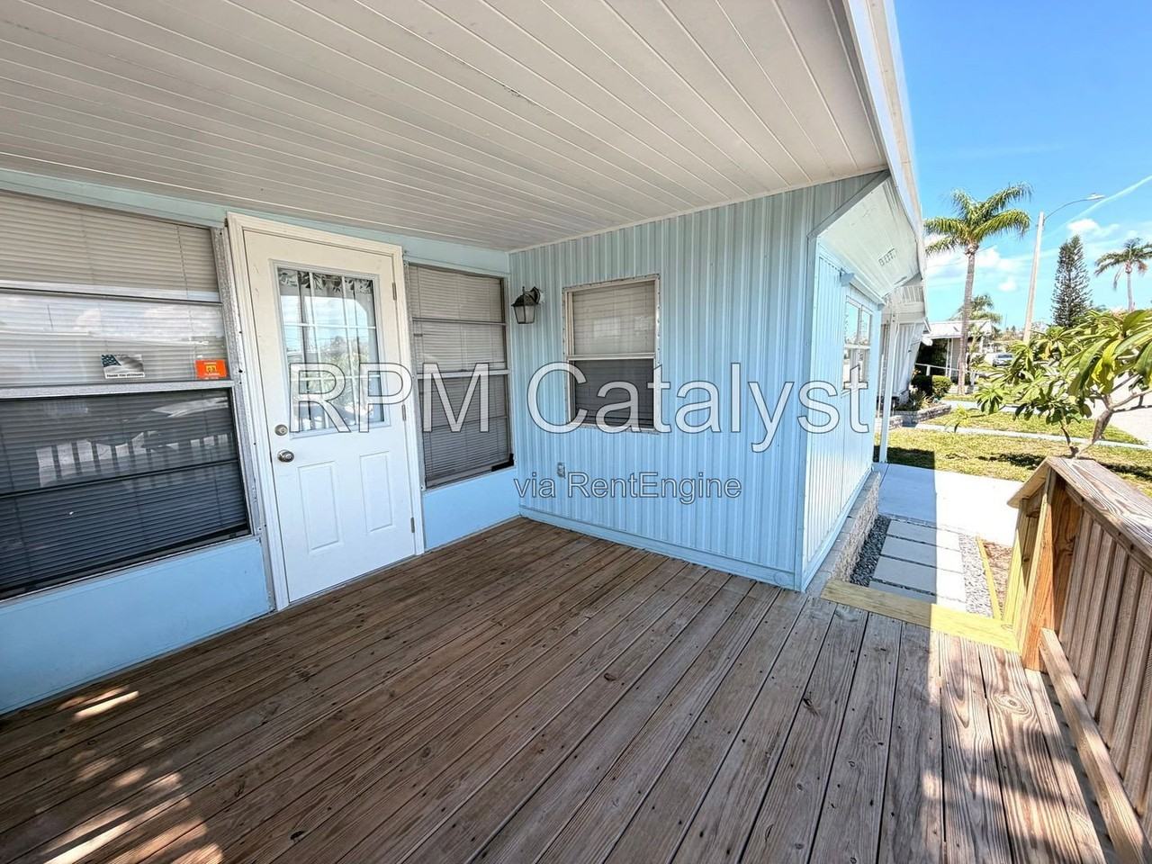 2643 Teakwood Dr - Photo 2 of 17