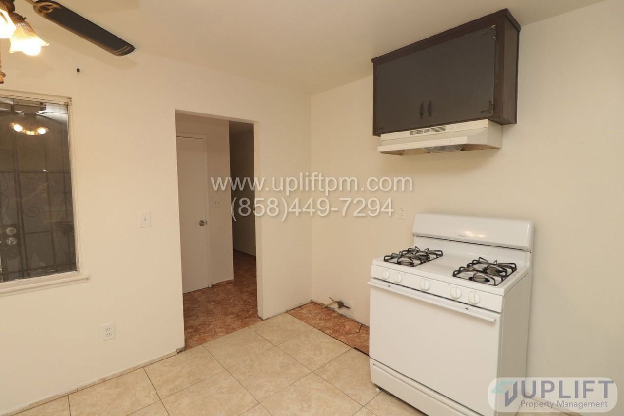 7746 Bloomfield Rd - Photo 5 of 15
