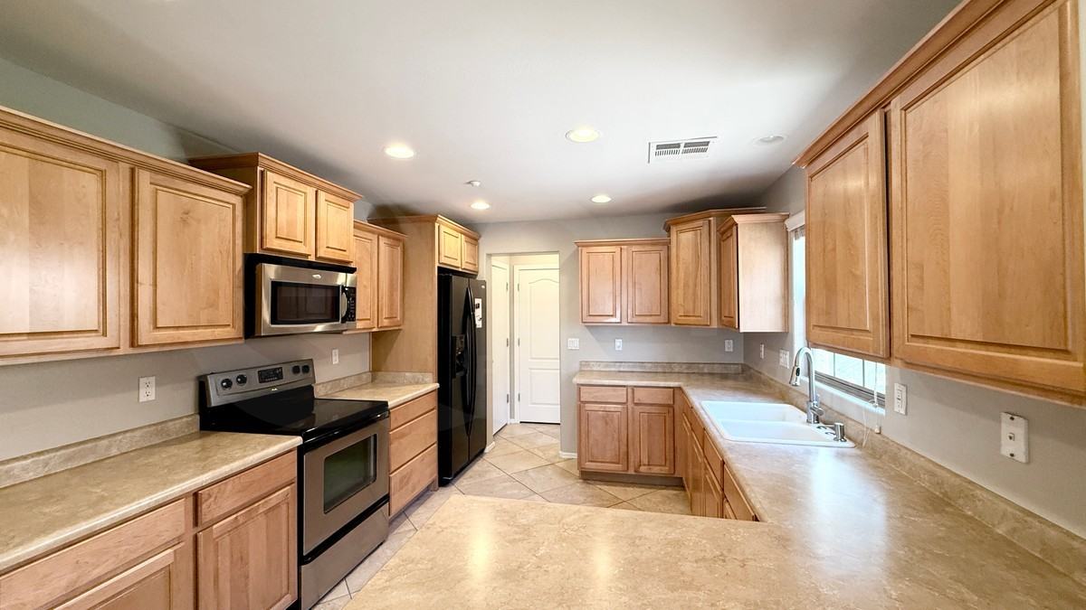 2695 E Bart St - Photo 4 of 20