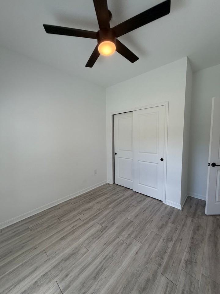 1106 Gretchen Ave S - Photo 4 of 22