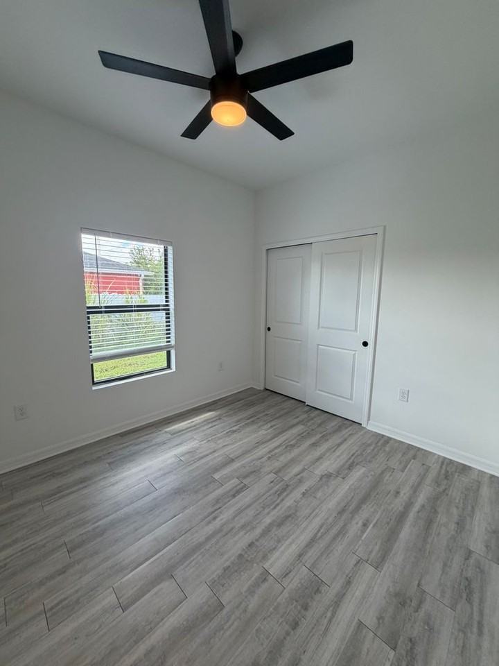 1106 Gretchen Ave S - Photo 5 of 22