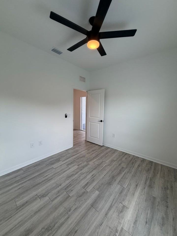 1106 Gretchen Ave S - Photo 6 of 22