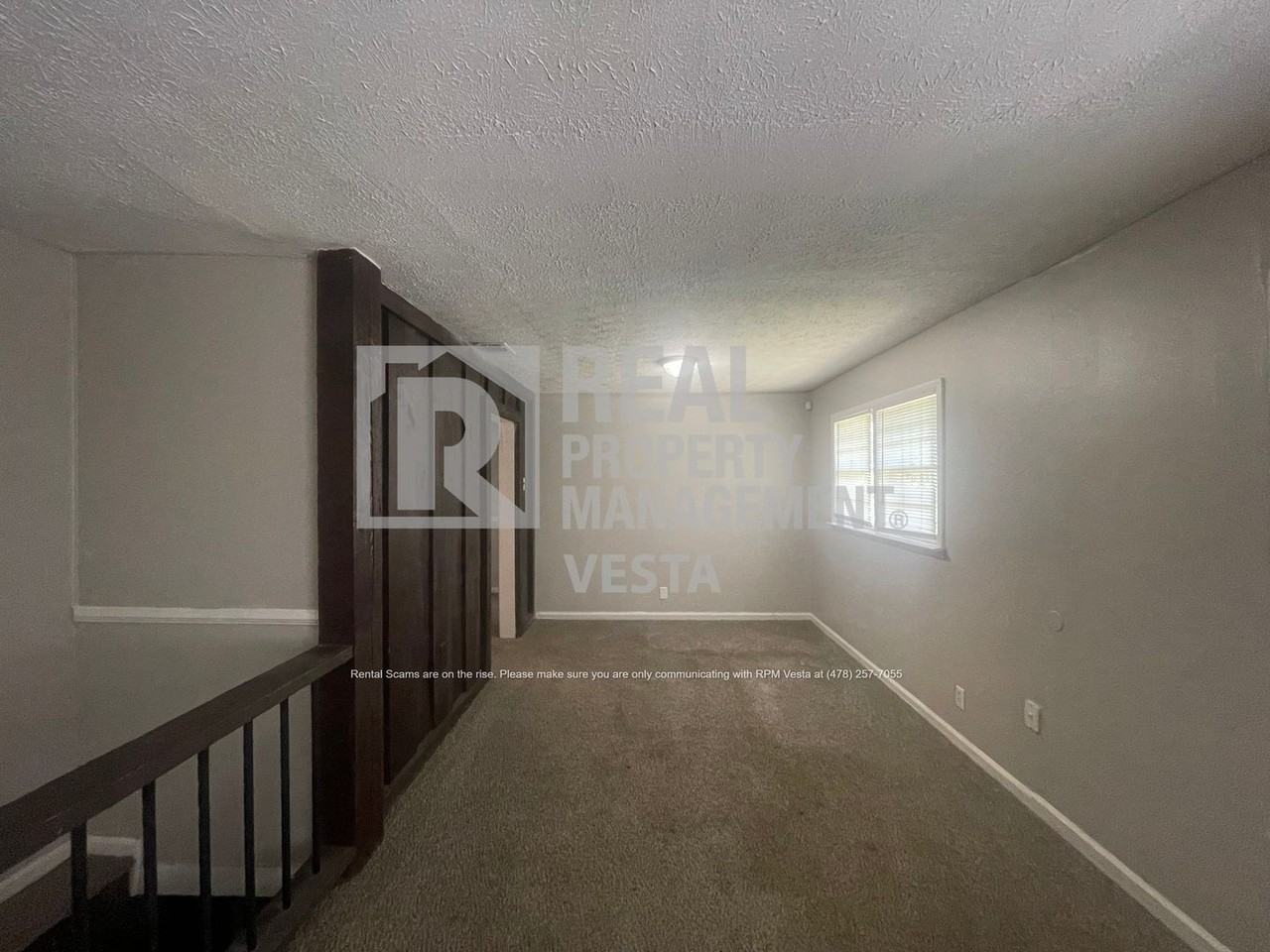 1905 Karen Dr - Photo 3 of 15