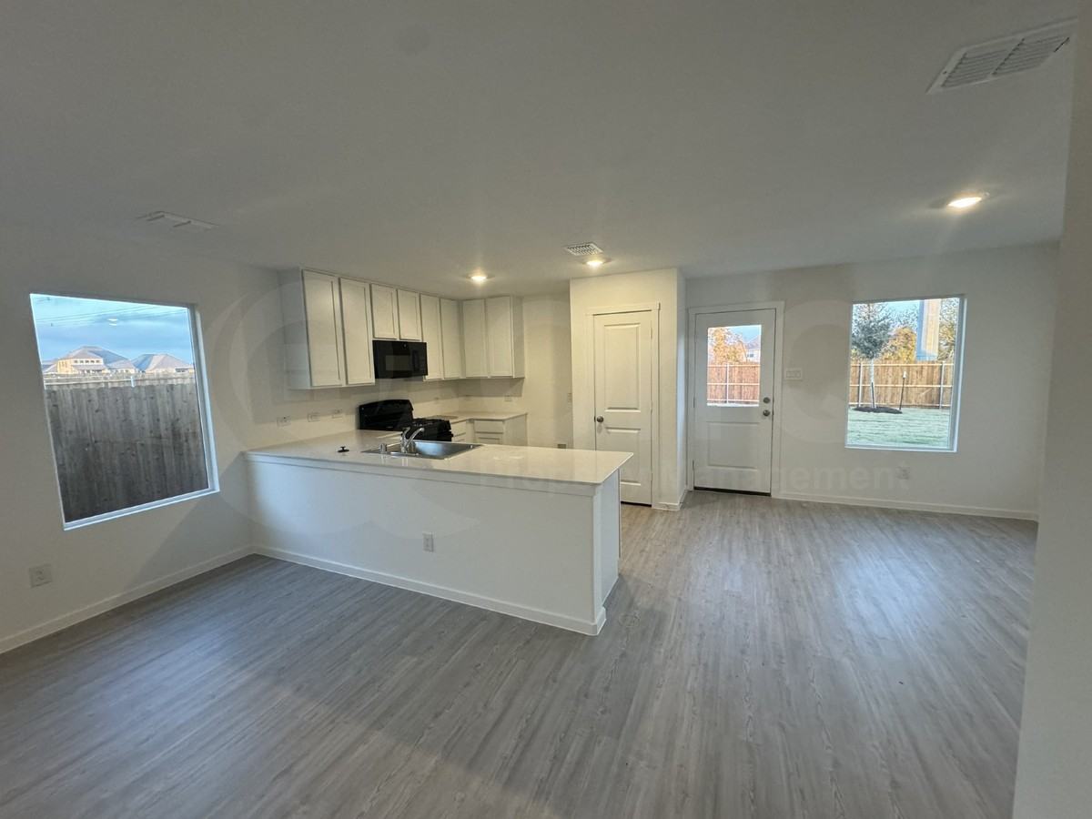7908 Gilbert St - Photo 3 of 17