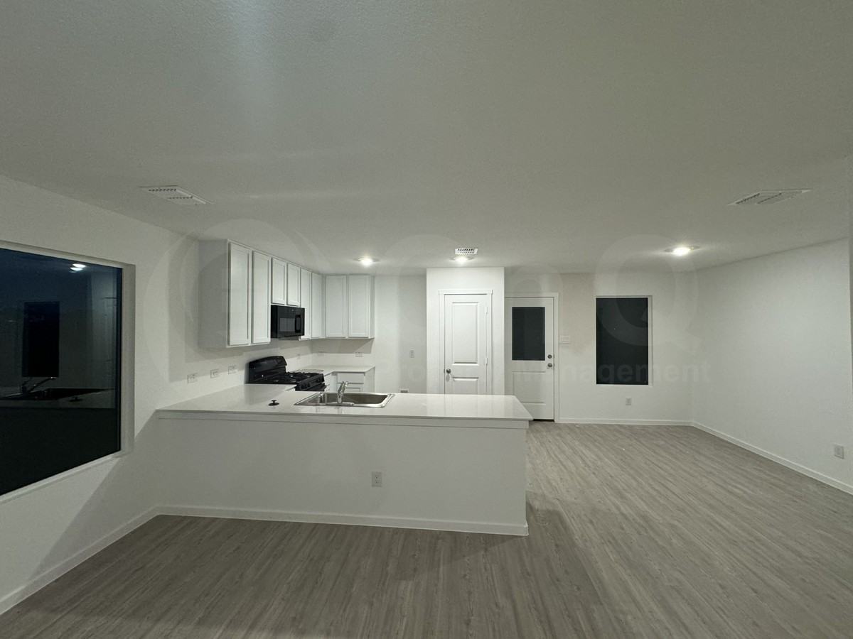 7908 Gilbert St - Photo 4 of 17