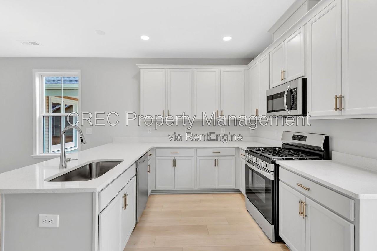 8806 Lannister Dr - Photo 3 of 34