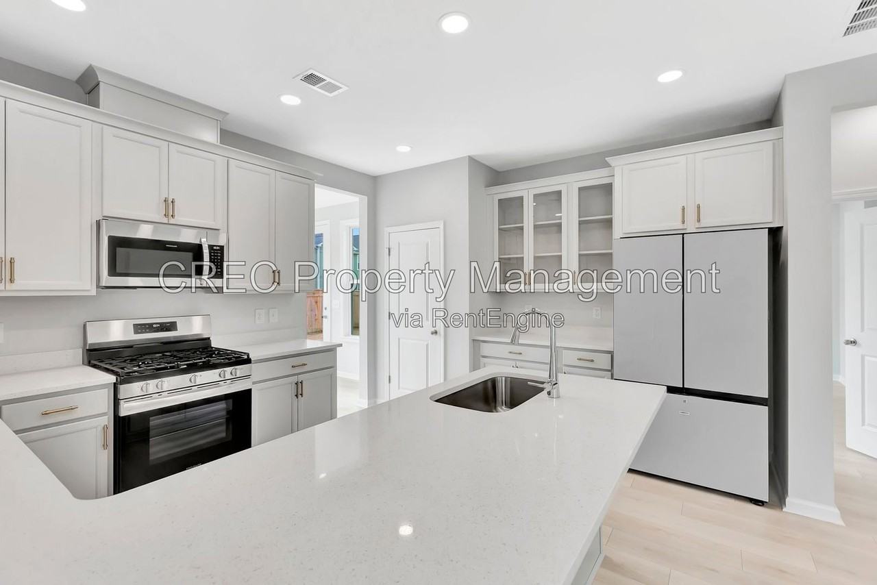 8806 Lannister Dr - Photo 4 of 34