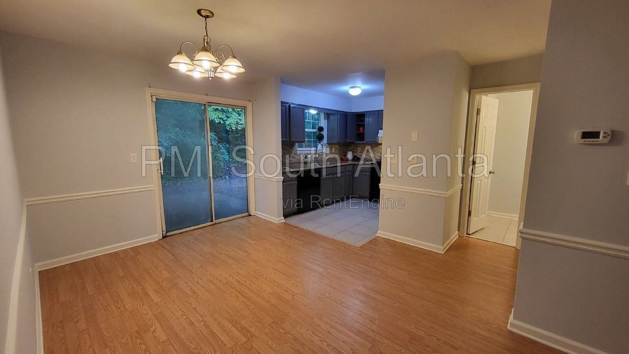 1070 Huntington Trce Se - Photo 6 of 17