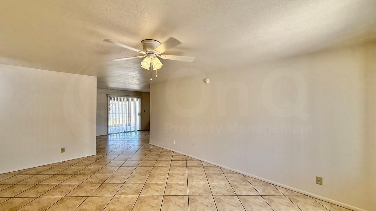 4746 W Aster Dr - Photo 4 of 19
