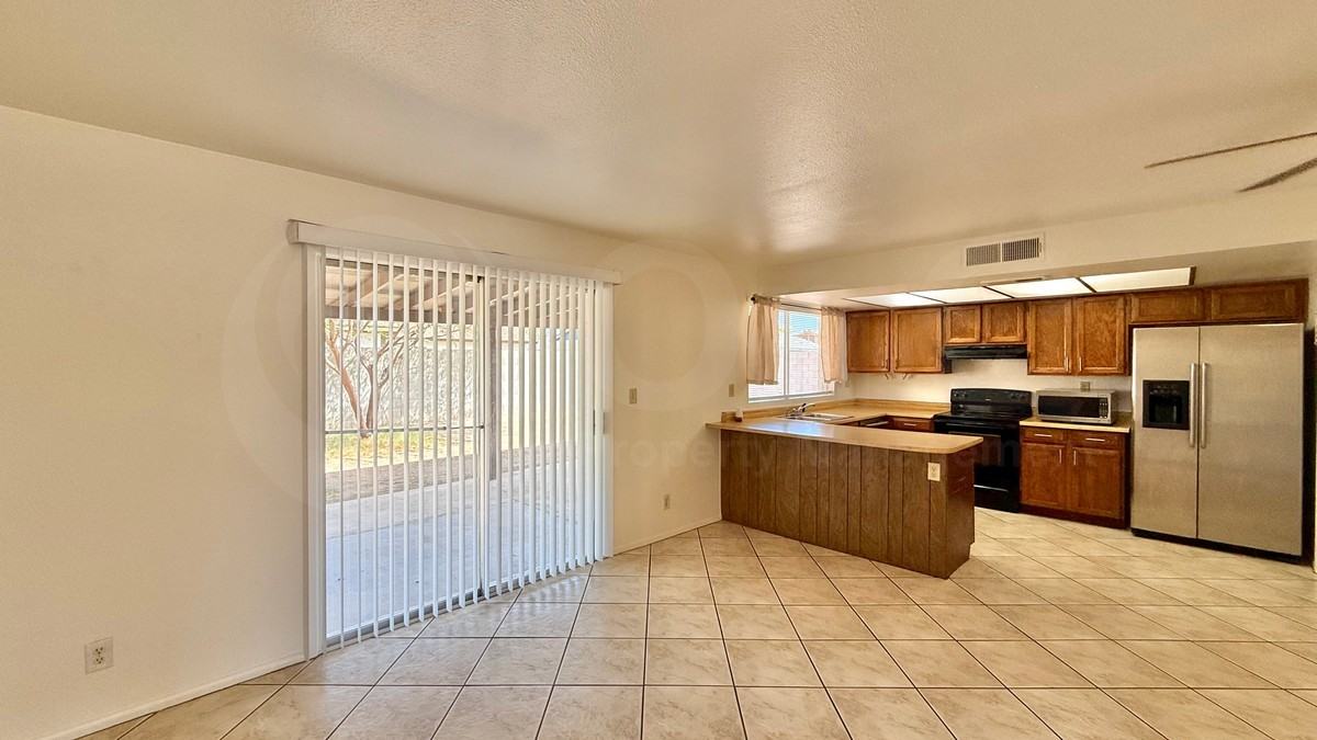 4746 W Aster Dr - Photo 7 of 19
