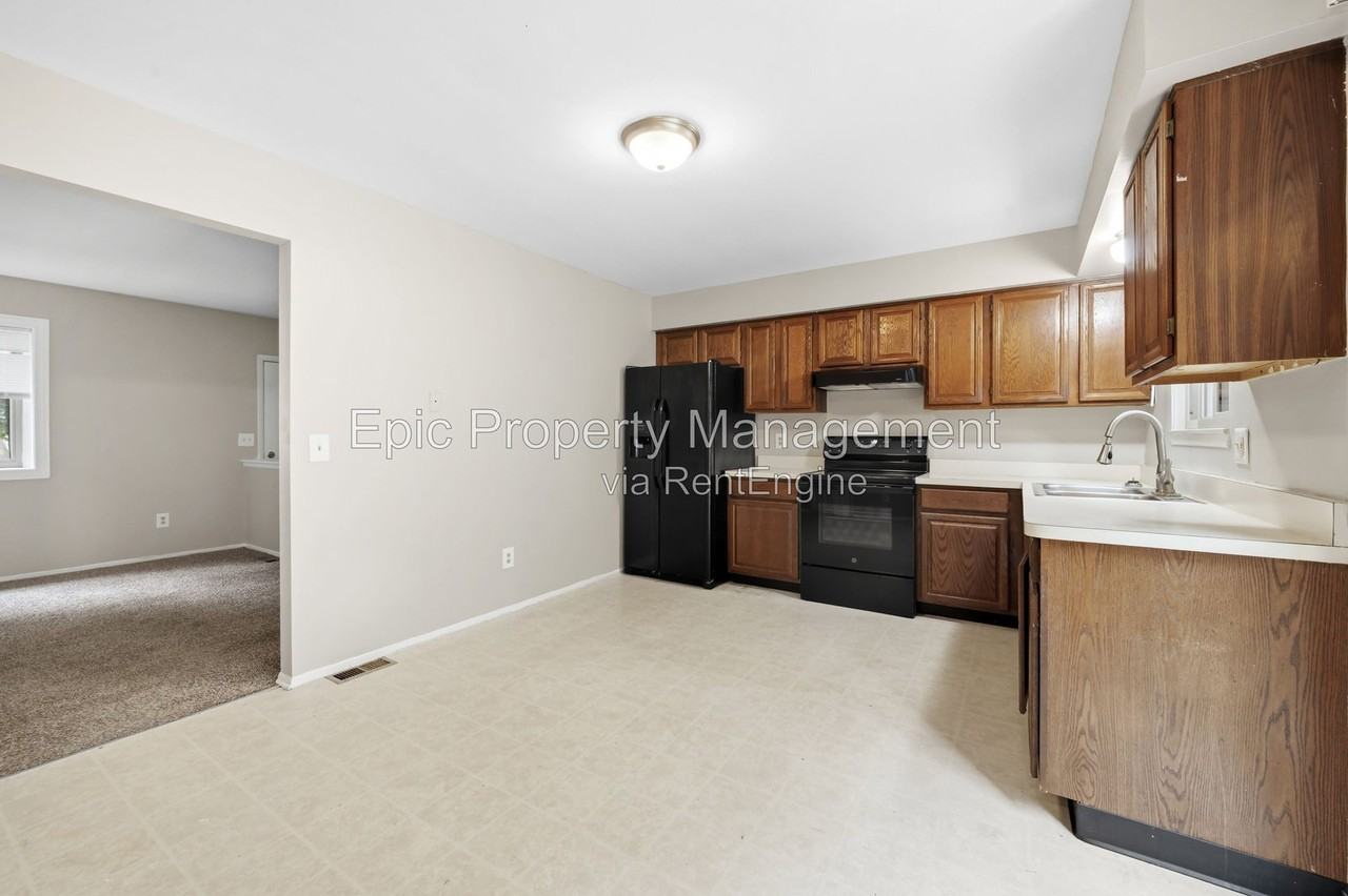 21639 Rockwell St - Photo 2 of 14