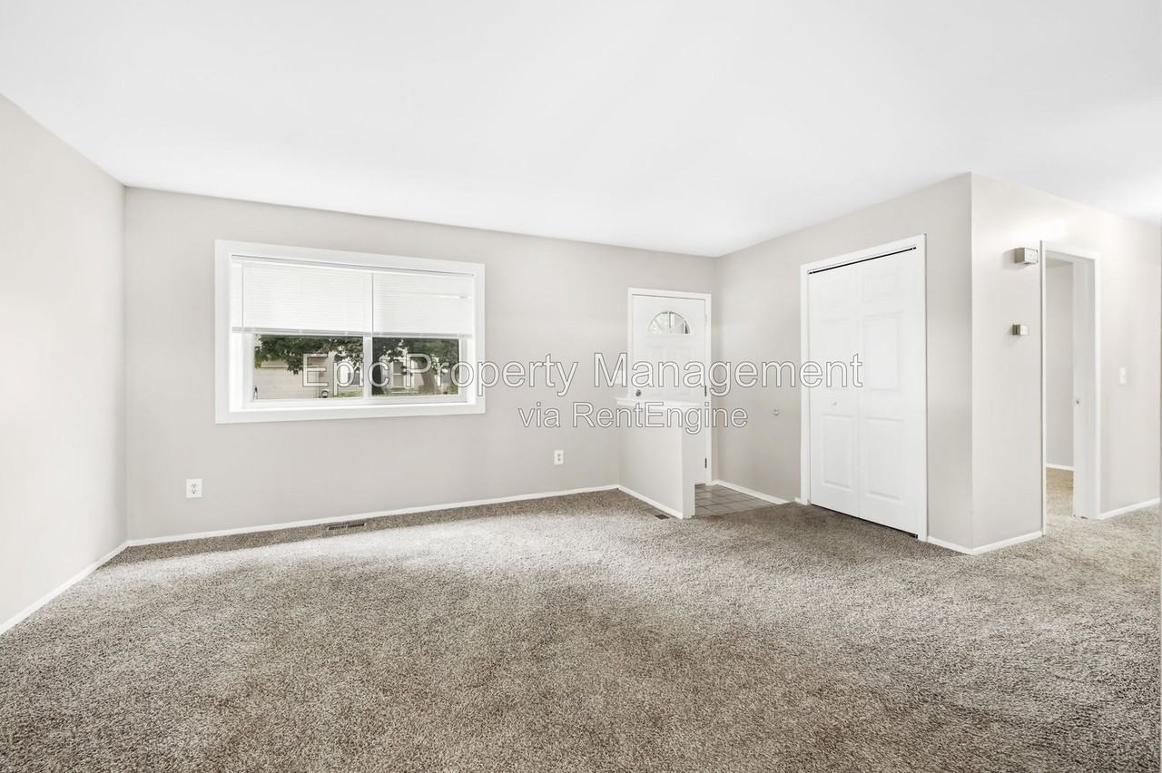 21639 Rockwell St - Photo 7 of 14
