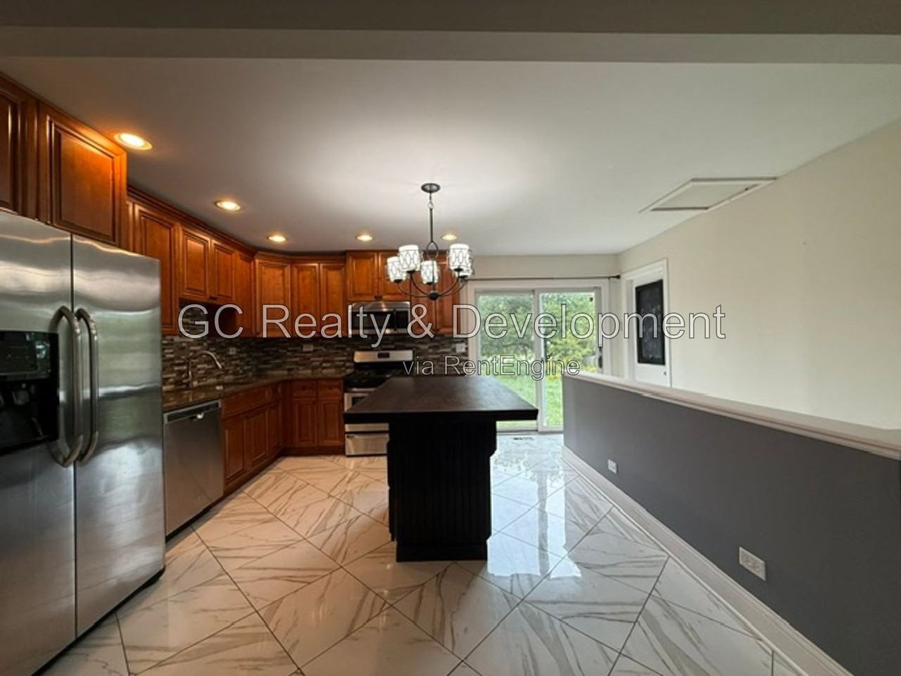 689 Laurel Ave - Photo 3 of 27