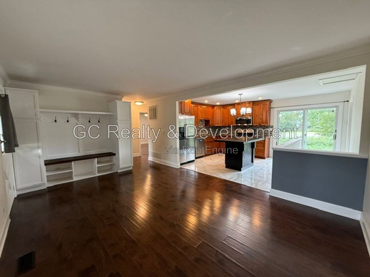 689 Laurel Ave - Photo 4 of 27