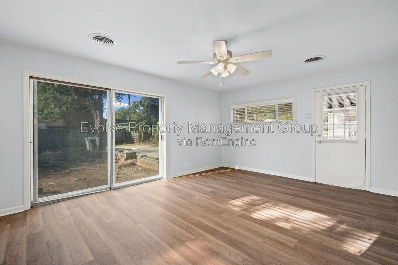 4629 Durbin Ave - Photo 4 of 16