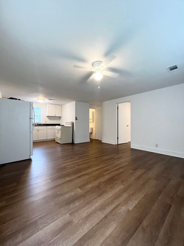 921 Edison St - Photo 2 of 12