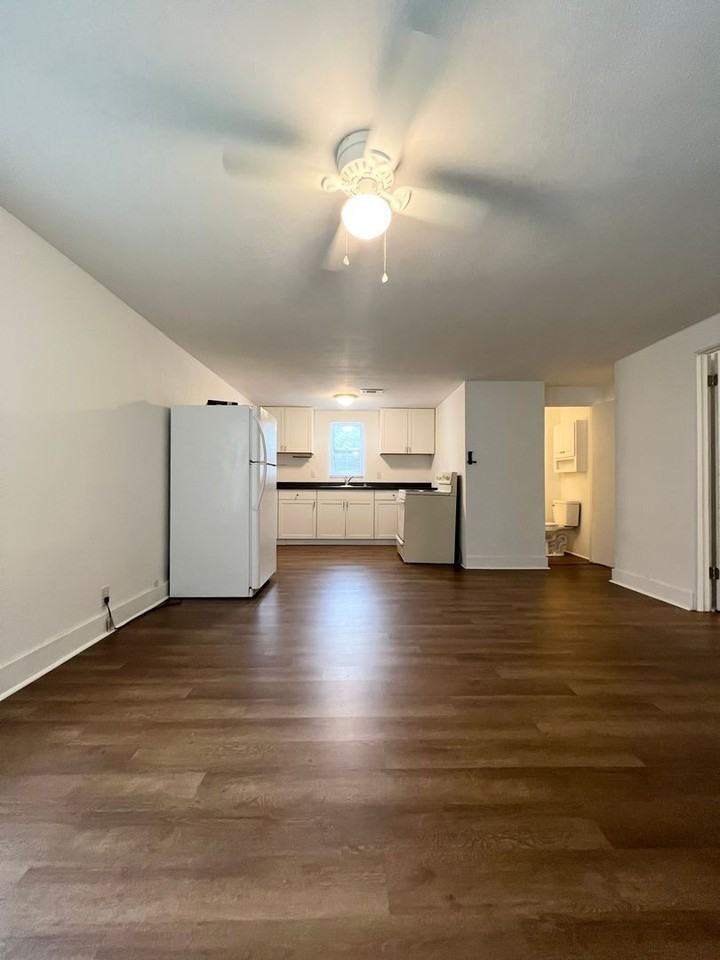 921 Edison St - Photo 3 of 12