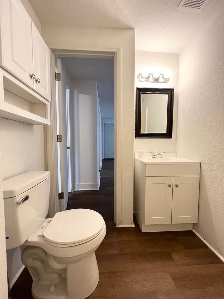 921 Edison St - Photo 4 of 12