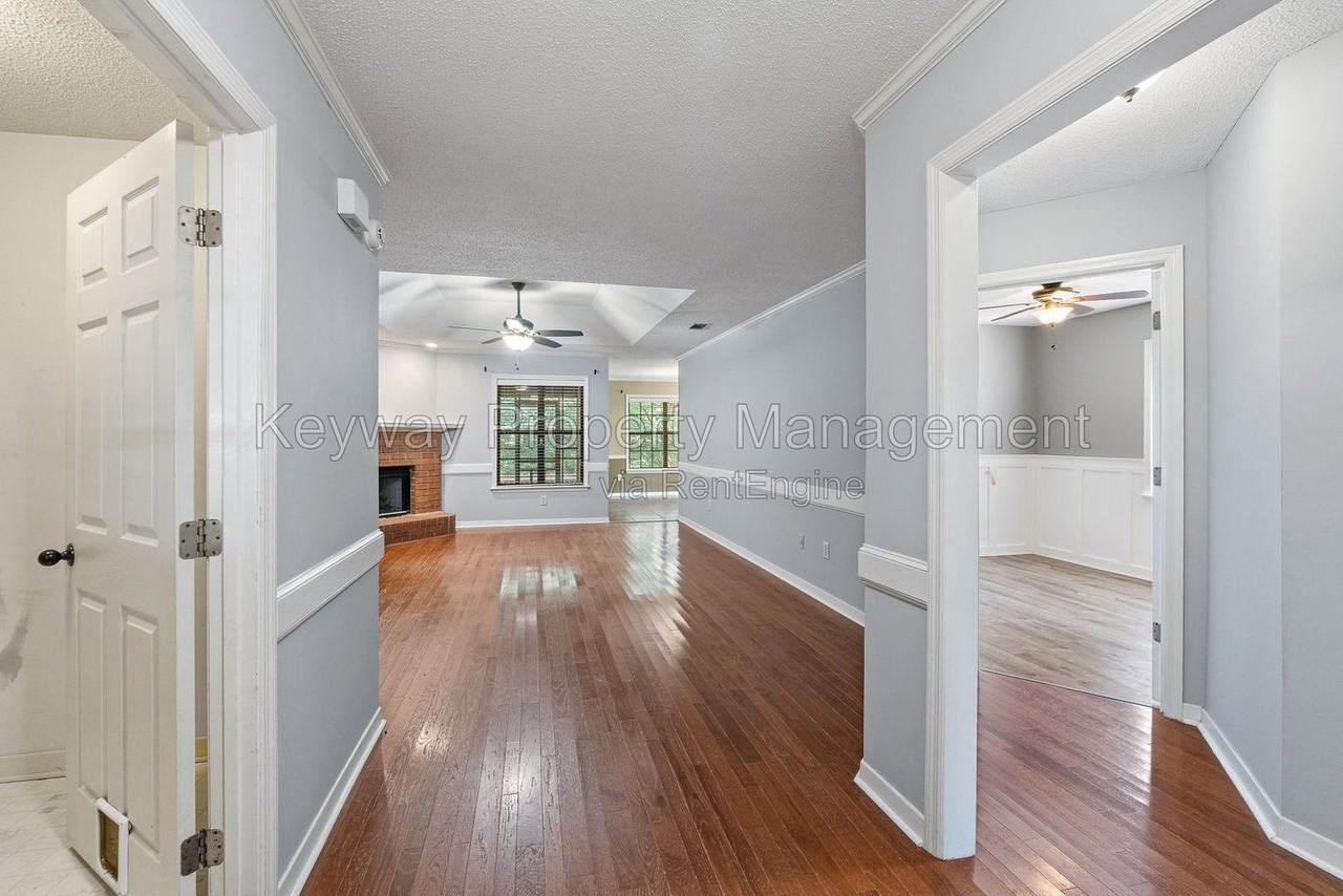 2919 Pointewest Dr - Photo 4 of 22