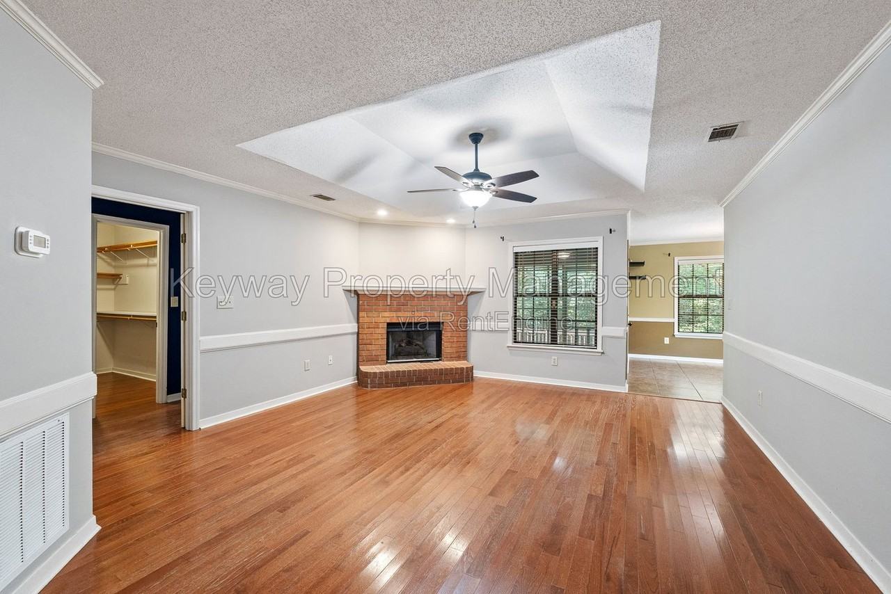 2919 Pointewest Dr - Photo 5 of 22