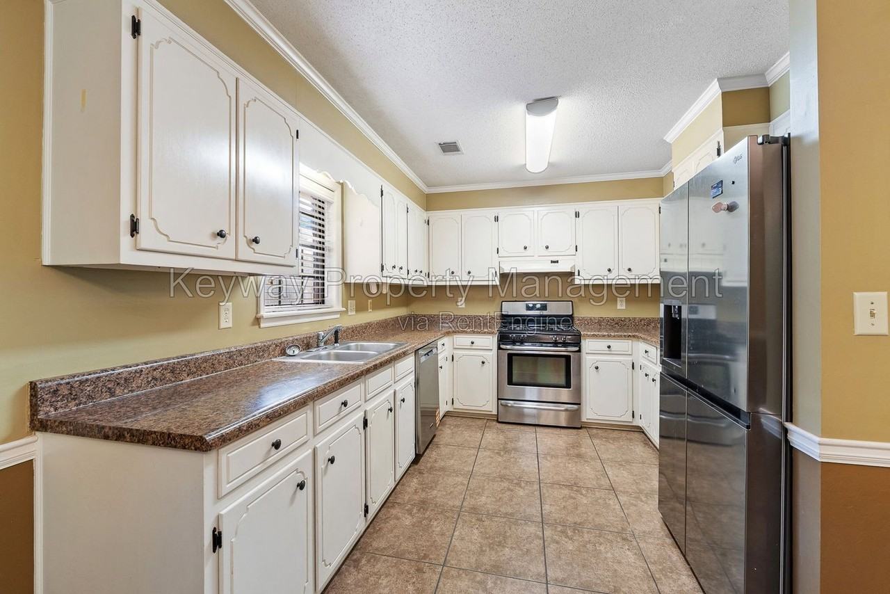 2919 Pointewest Dr - Photo 6 of 22