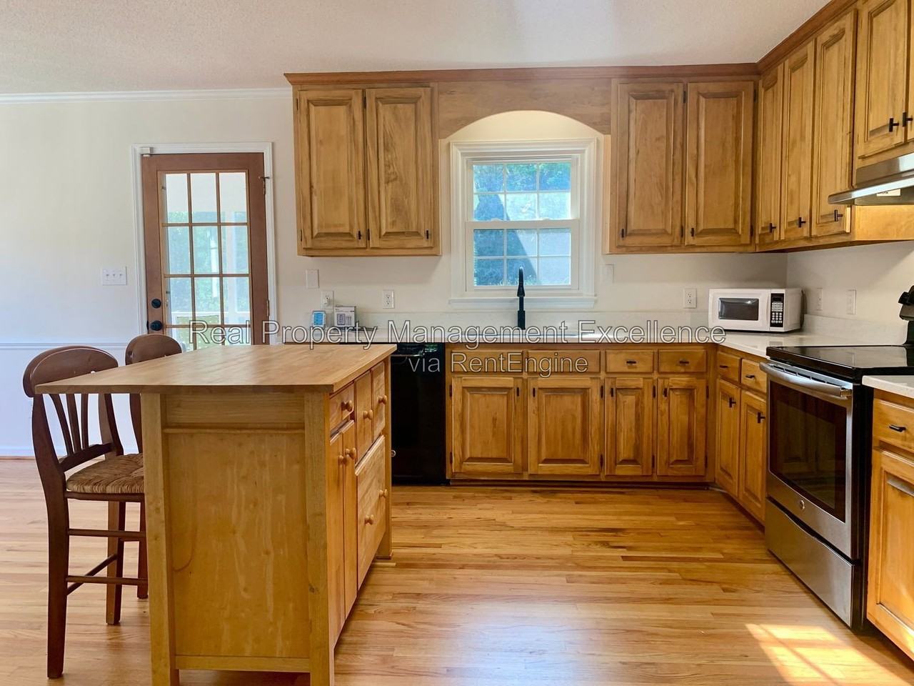 5900 Swales Way - Photo 5 of 39