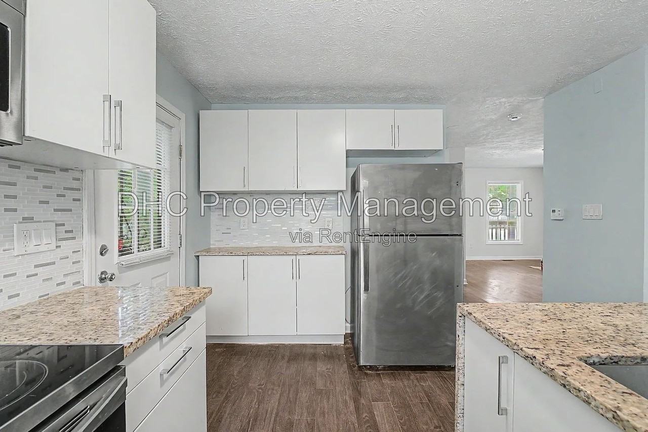 1167 Hubbard St Sw - Photo 6 of 22