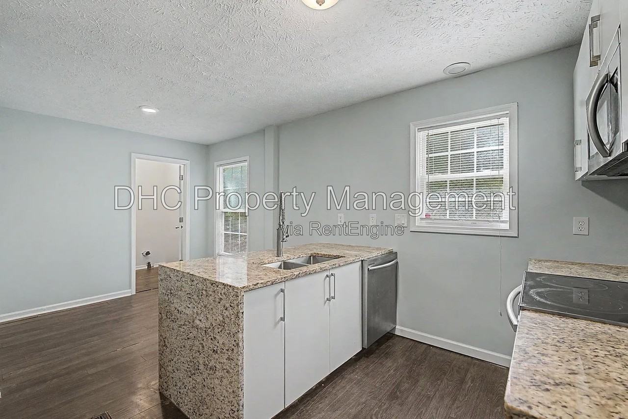 1167 Hubbard St Sw - Photo 7 of 22