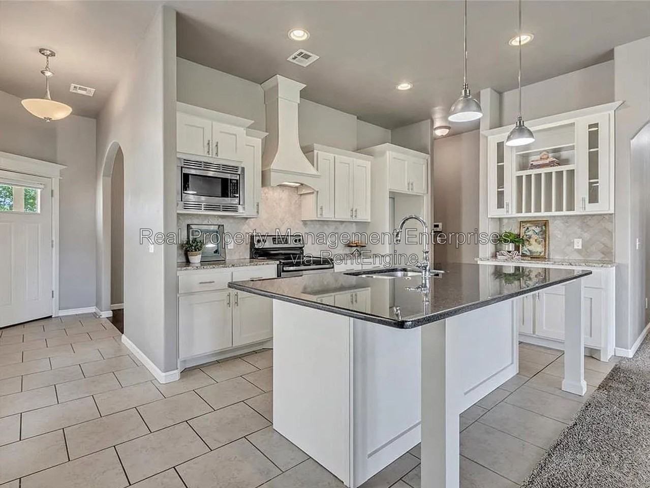8317 Nw 138th Cir - Photo 5 of 32
