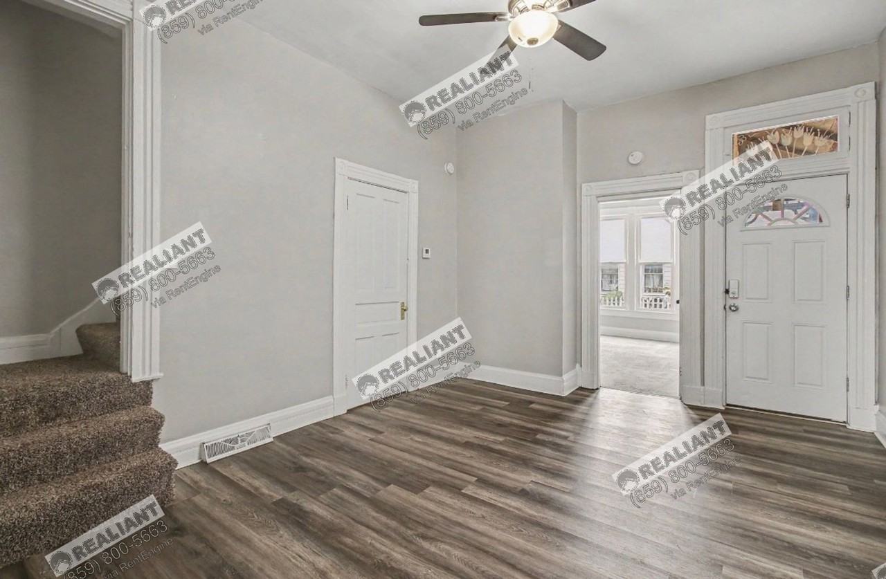 320 Lafayette Ave - Photo 3 of 25
