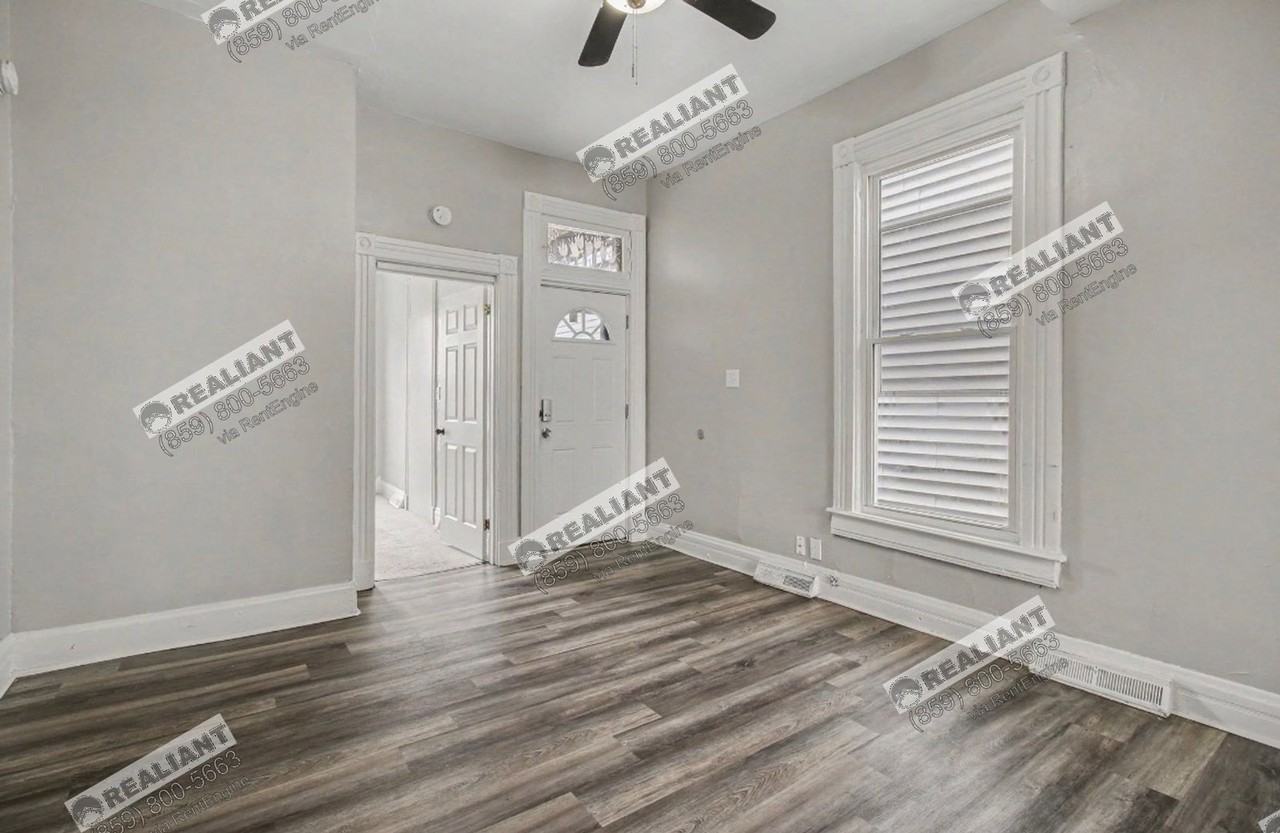 320 Lafayette Ave - Photo 4 of 25