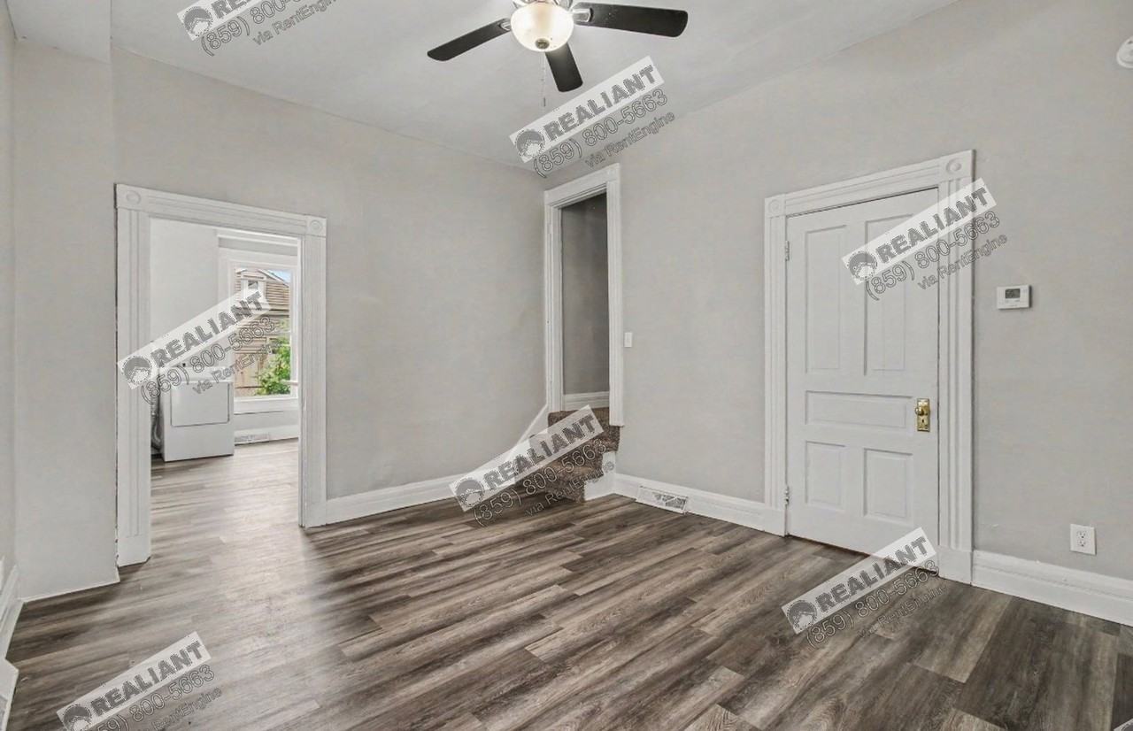 320 Lafayette Ave - Photo 5 of 25