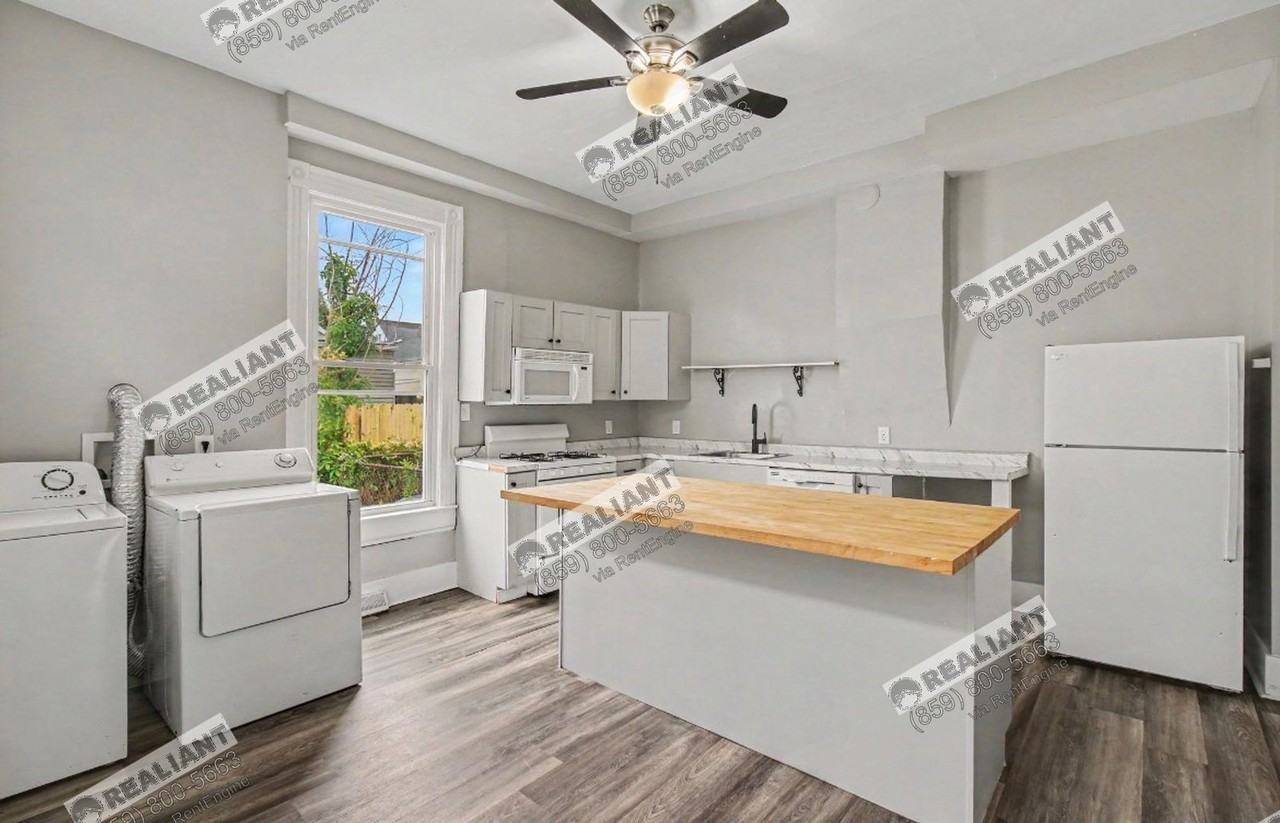 320 Lafayette Ave - Photo 6 of 25