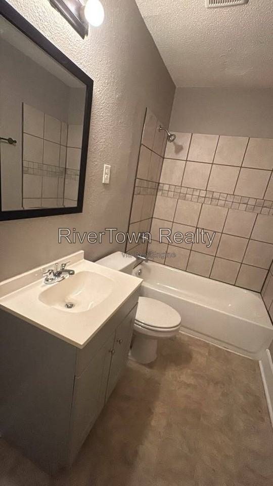 3590 Bowen Ave - Photo 4 of 14