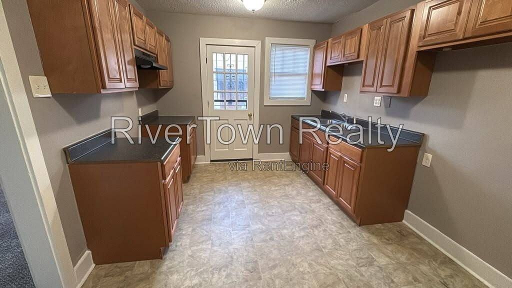 3590 Bowen Ave - Photo 7 of 14