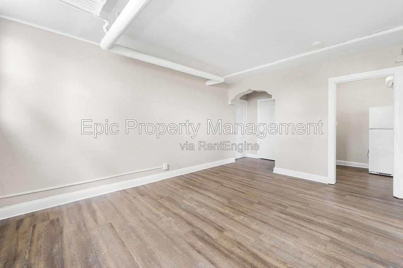 7100 Freda St #B1 - Photo 6 of 10