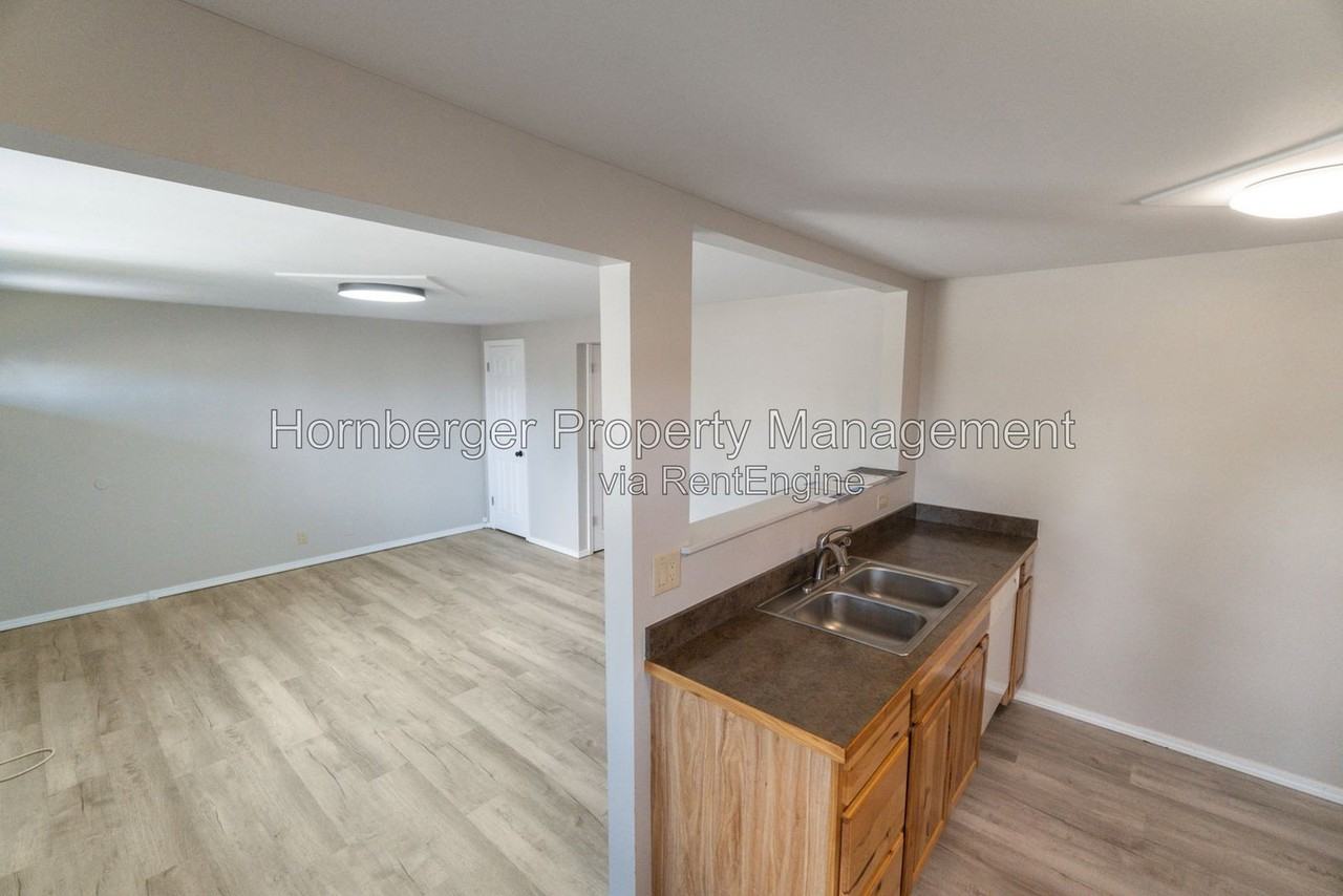 1504 N Lee St - Photo 3 of 13