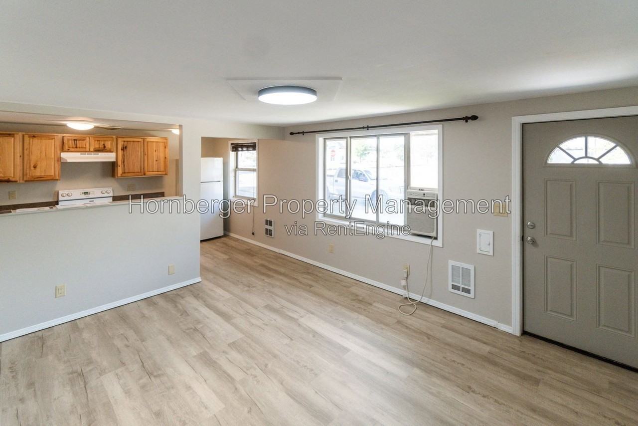 1504 N Lee St - Photo 4 of 13
