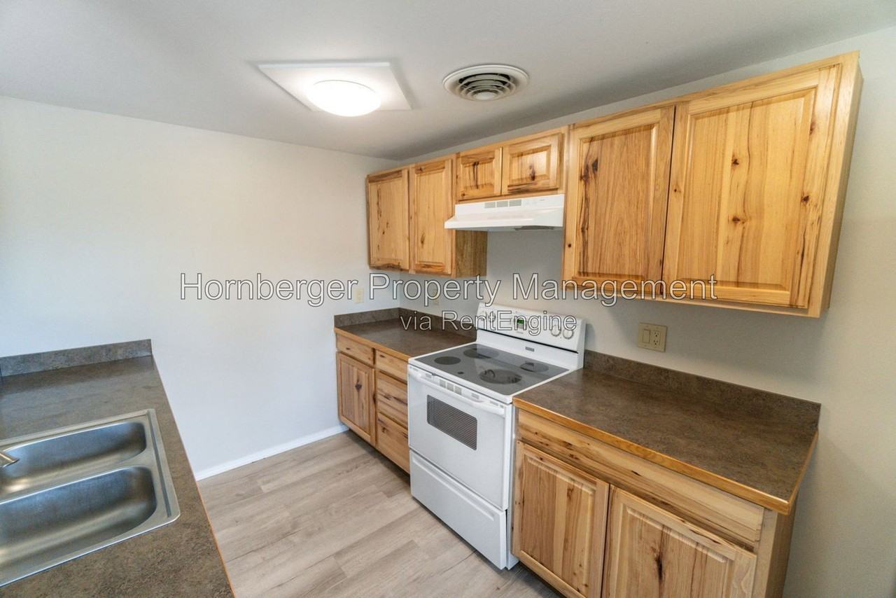 1504 N Lee St - Photo 5 of 13