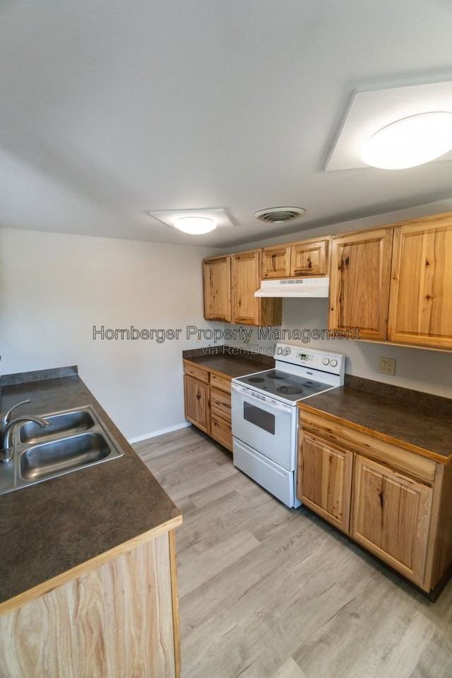 1504 N Lee St - Photo 6 of 13